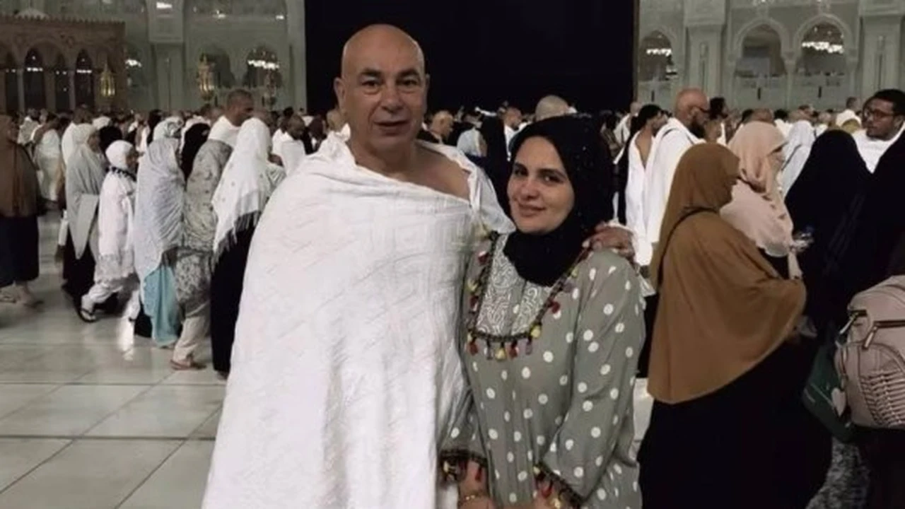 بصحبة أسرته.. تأدية حسام حسن مناسك العمرة تثير تفاعلاً واسعاً عبر المنصات